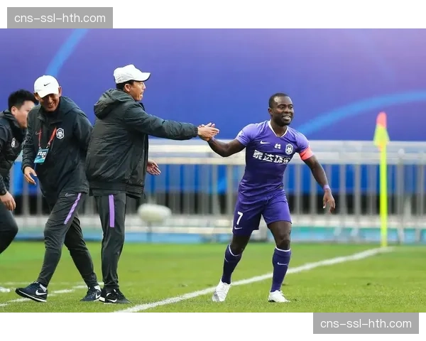 通讯：达姆施塔特保级关键战，更衣室内中场战术动员实录